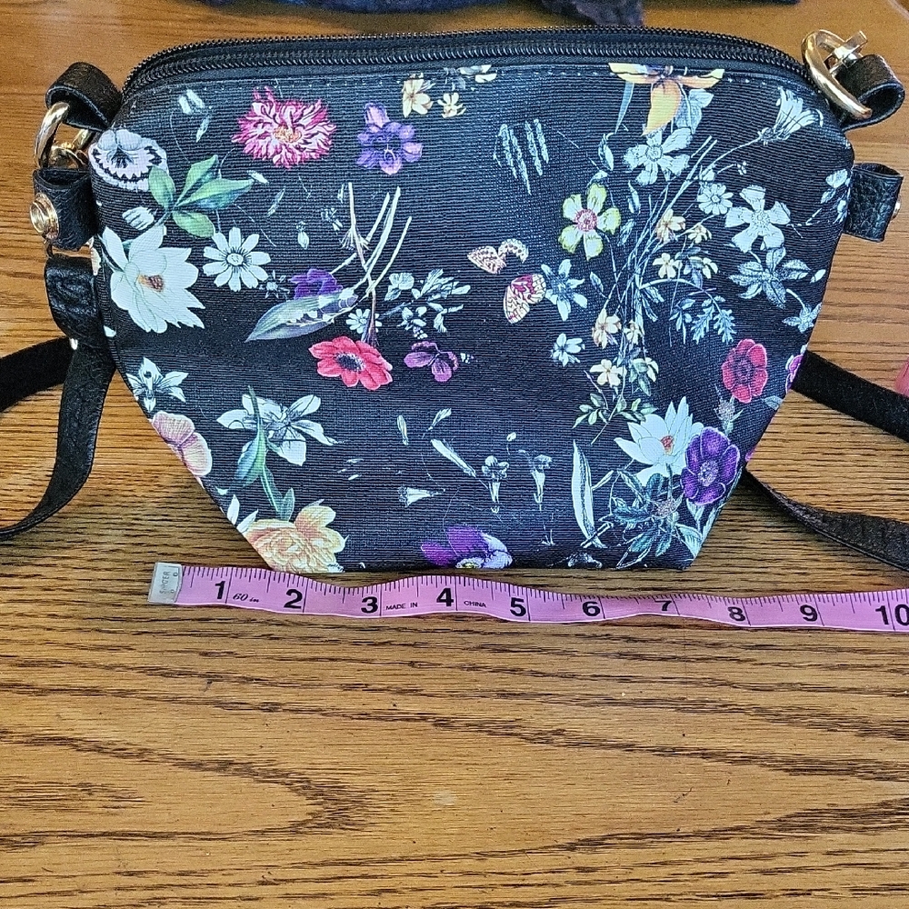 Black Floral Crossbody Bag with Zippered Closure - Picture 1 of 5